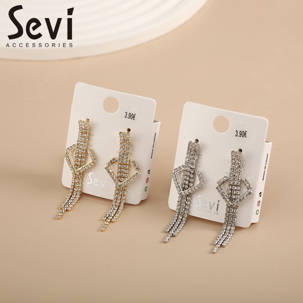 ORECCHINI PENDENTI CON STRASS E FORMA INTRECCIATASevi
