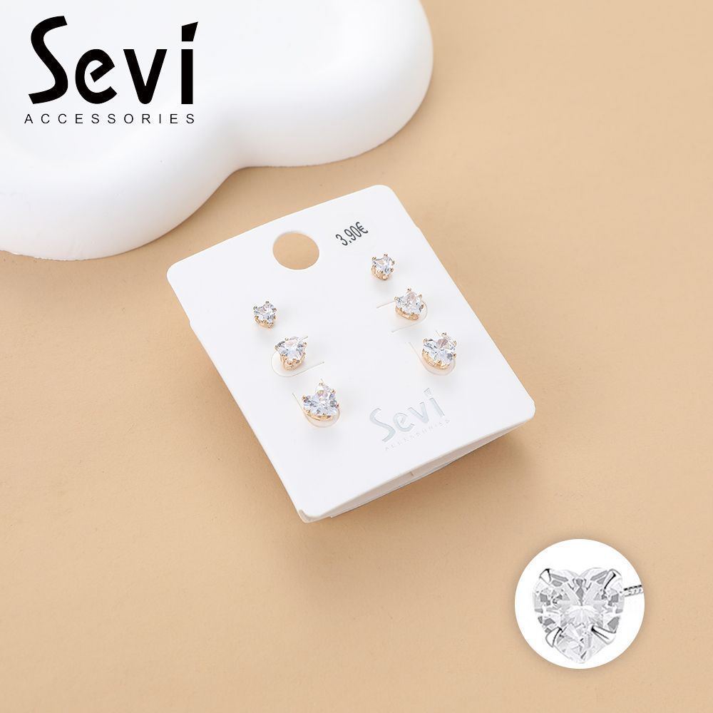 SET DI ORECCHINI A LOBO CON ZIRCONI A CUORE E BASE DORATASevi
