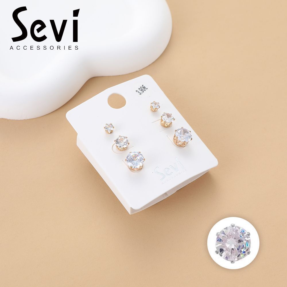 SET DI ORECCHINI A LOBO CON ZIRCONI ROTONDI E BASE DORATASevi
