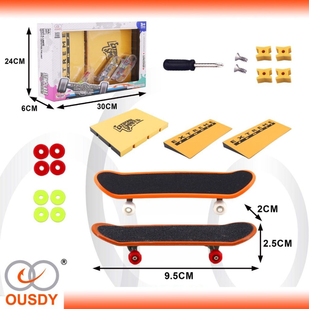 OUSDY 2 SKATEBOARD CON LE DITA + 3 RAMPEOusdy
